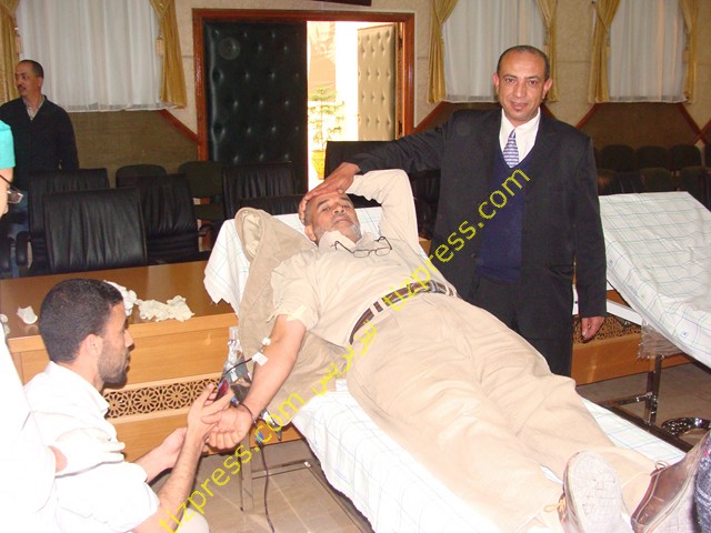 موظفو وأعوان عمالة تيزنيت يتبرعون بالدم داخل العمالة (فيديو) موظفو وأعوان عمالة تيزنيت يتبرعون بالدم داخل العمالة (فيديو)